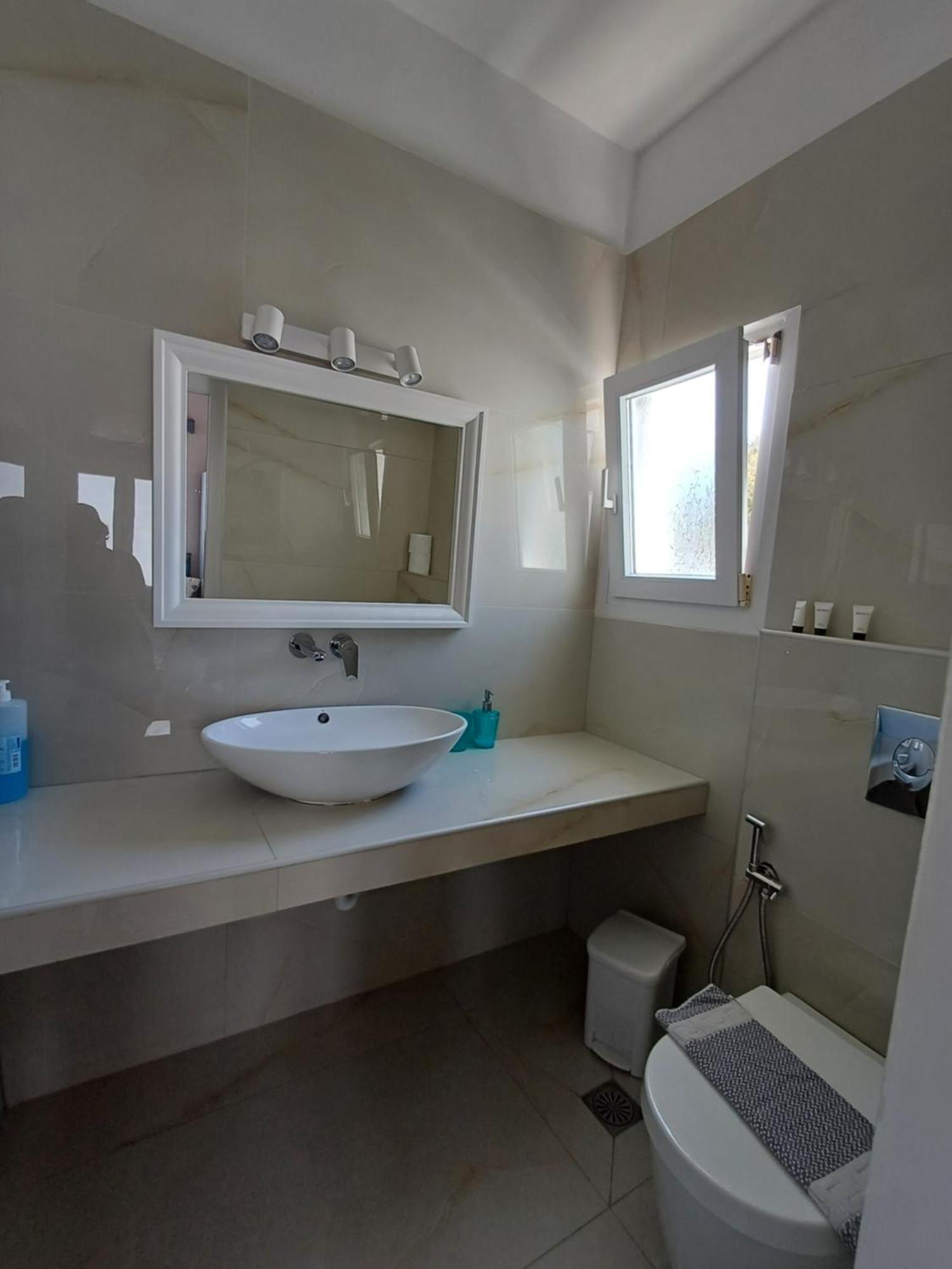 Manos Rooms Mykonos Town Extérieur photo